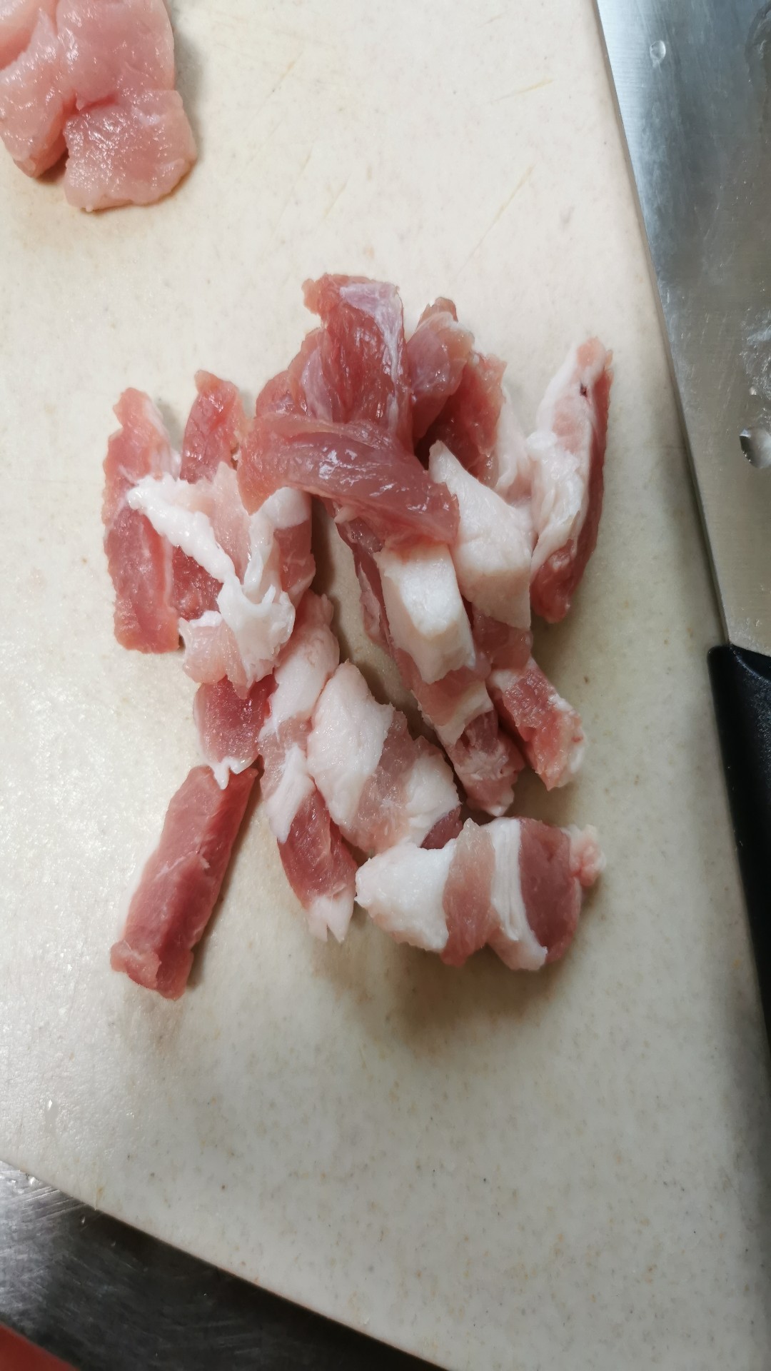 芹菜炒百合的做法-家常味炒菜譜-易網健康養生網 芹菜炒百合的做法-家常味炒菜譜