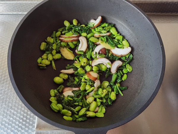 好吃下飯小菜，雪里蕻筍片香菇炒豆瓣的做法-咸鮮味炒菜譜