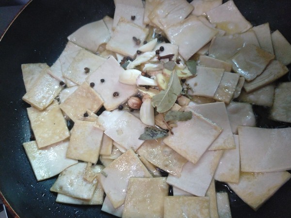 冷吃千張的做法-香辣味煎菜譜-易網健康養(yǎng)生網 冷吃千張的做法-香辣味煎菜譜