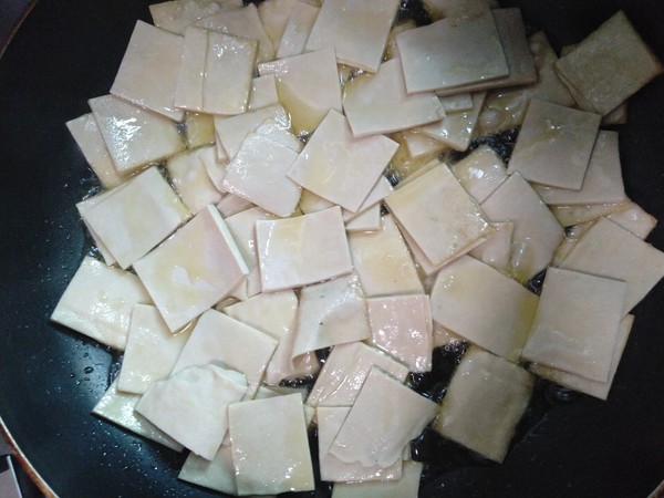 冷吃千張的做法-香辣味煎菜譜-易網健康養(yǎng)生網 冷吃千張的做法-香辣味煎菜譜