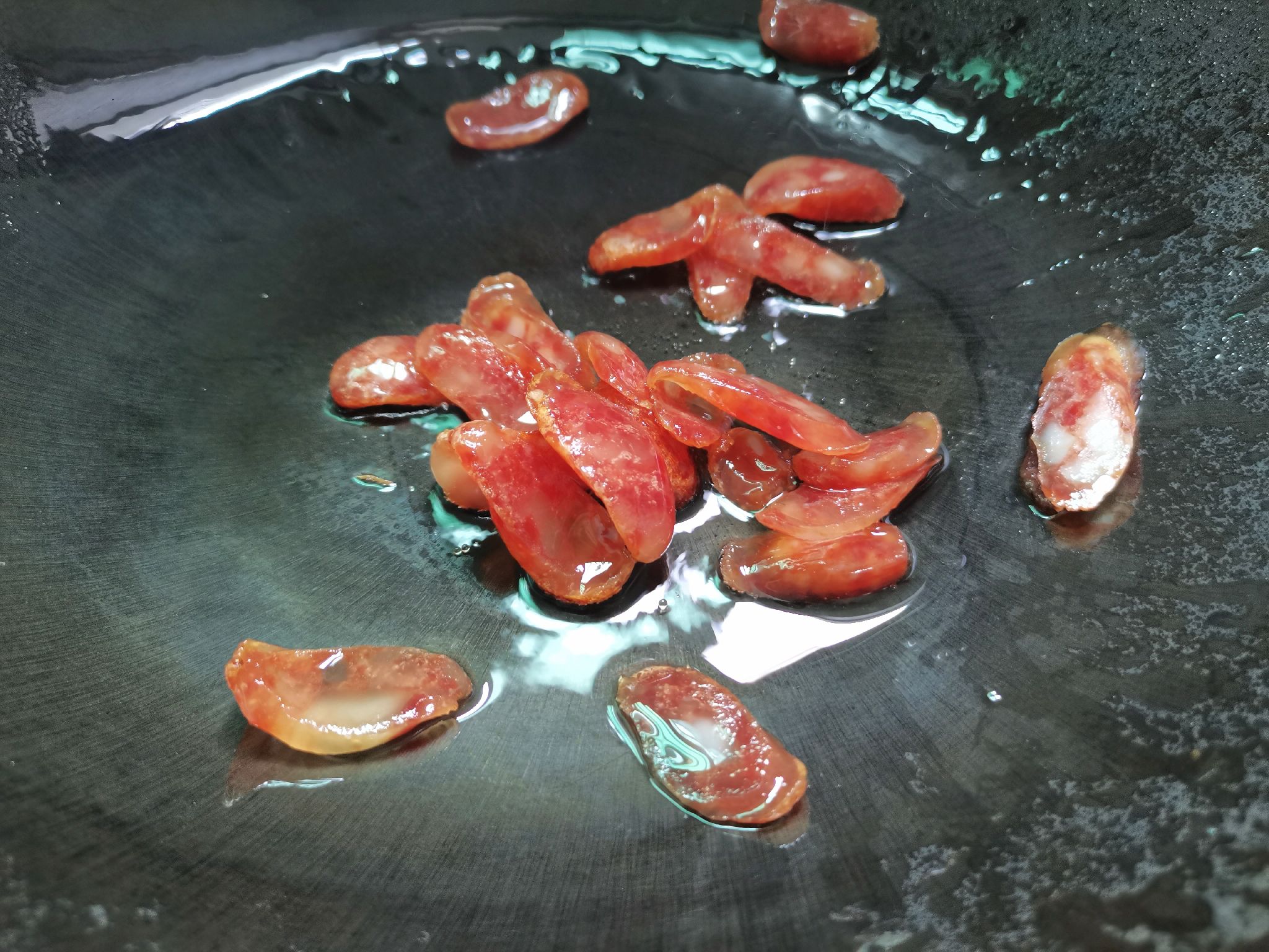 臘腸炒雞蛋的做法-家常味炒菜譜