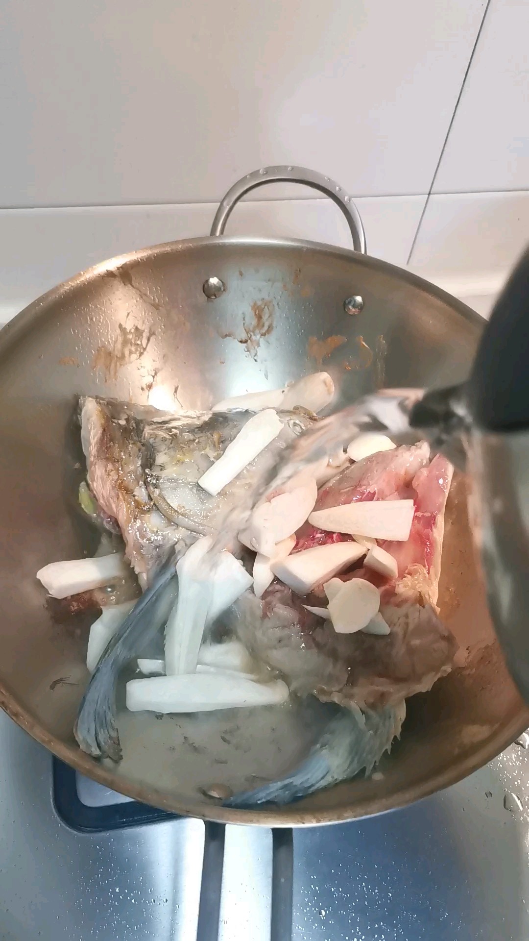 粉條燉青魚頭的做法-家常味燒菜譜