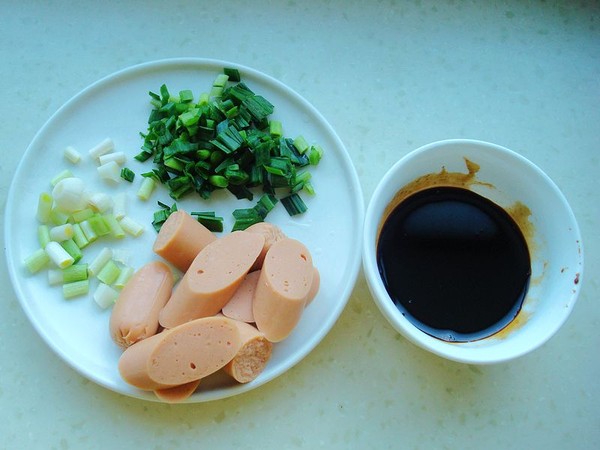 火腿荷包蛋燜面的做法-家常味燜菜譜