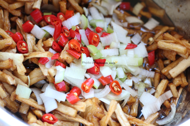 五香醬蘿卜干的做法-五香味泡菜譜-易網健康養生網 五香醬蘿卜干的做法-五香味泡菜譜