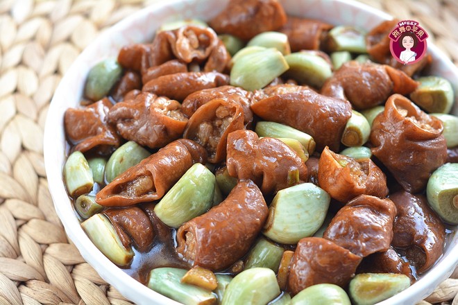 臘八蒜燒肥腸的做法-蒜香味燒菜譜-易網健康養生網 臘八蒜燒肥腸的做法-蒜香味燒菜譜