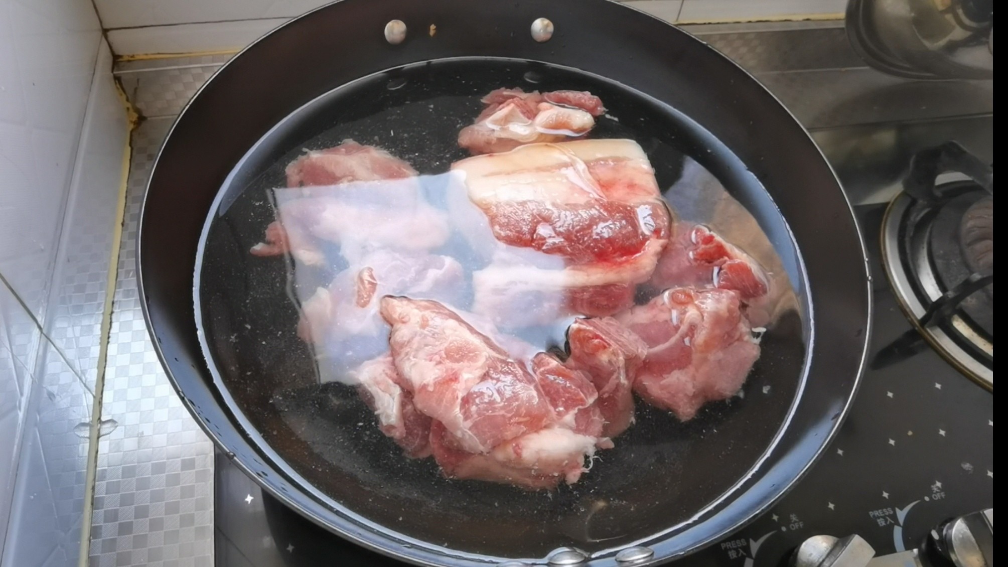 東北特色燉酸菜的做法-家常味燉菜譜