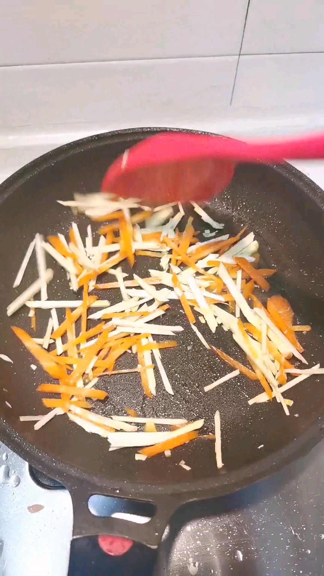 胡蘿卜炒鴨蛋的做法-家常味炒菜譜