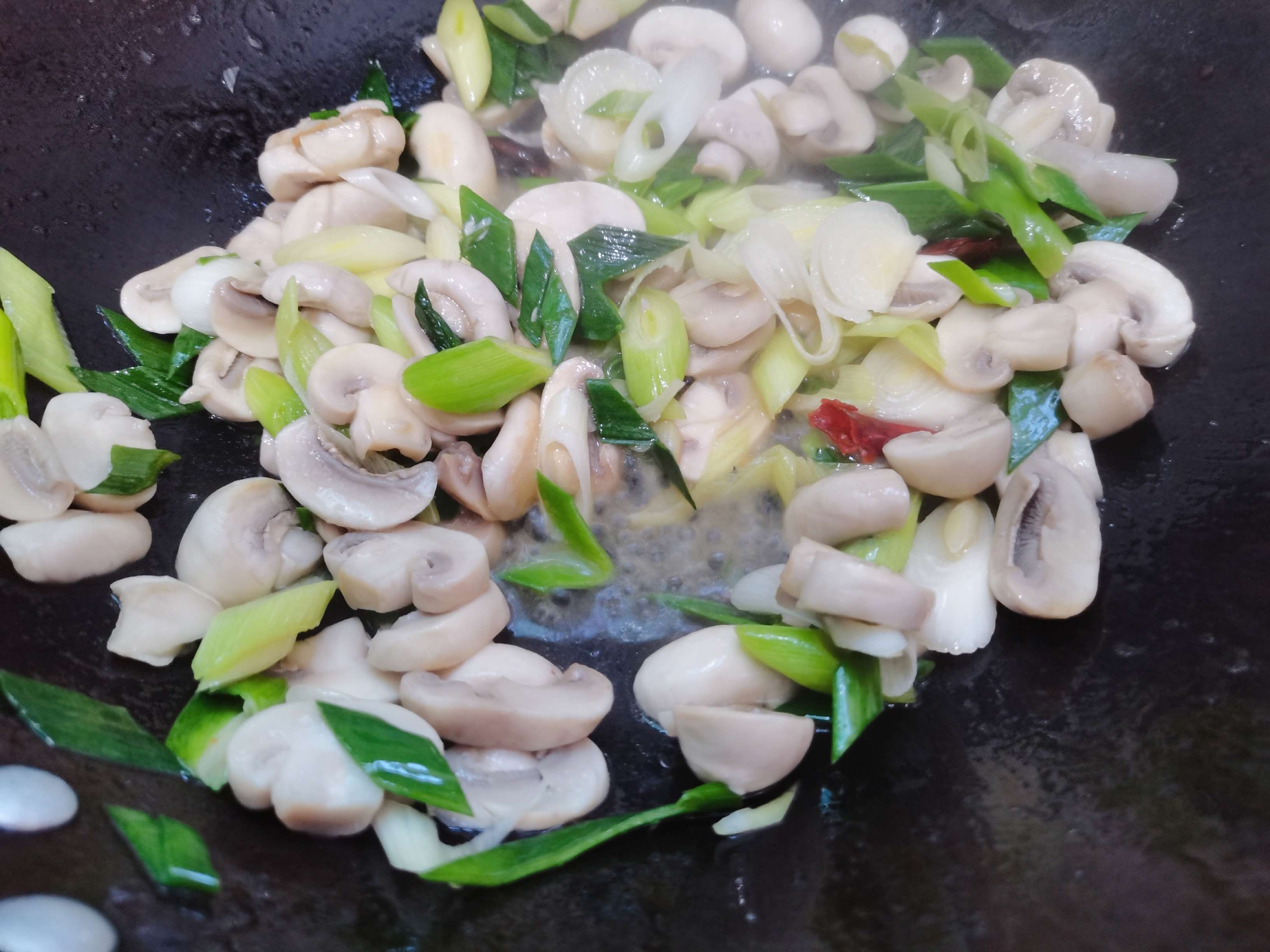 蔥香口蘑的做法-家常味炒菜譜