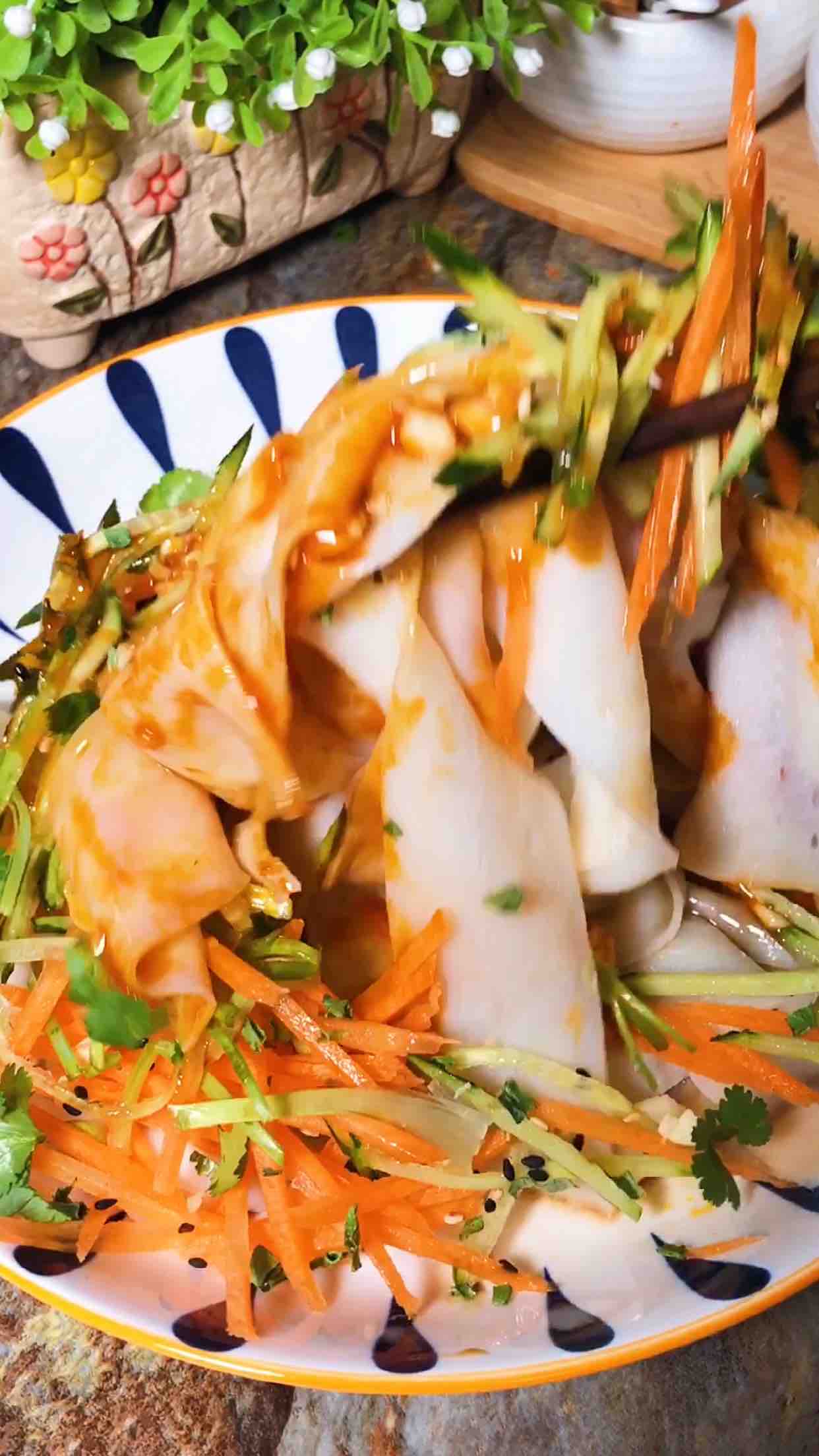 麻醬面皮的做法-酸辣味拌菜譜