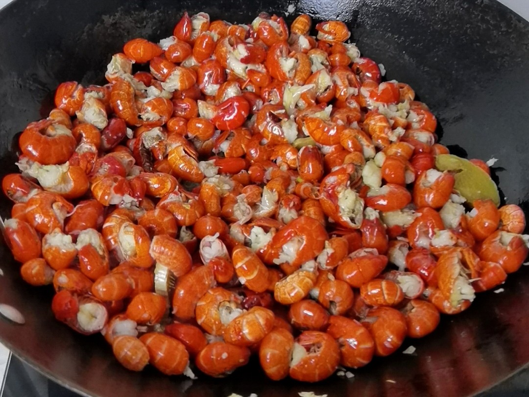 紅火年夜飯-飯店四五十1盤不夠吃,在家20吃到飽的做法-蒜香味炒菜譜-易網(wǎng)健康養(yǎng)生網(wǎng) 紅火年夜飯-飯店四五十1盤不夠吃,在家20吃到飽的做法-蒜香味炒菜譜