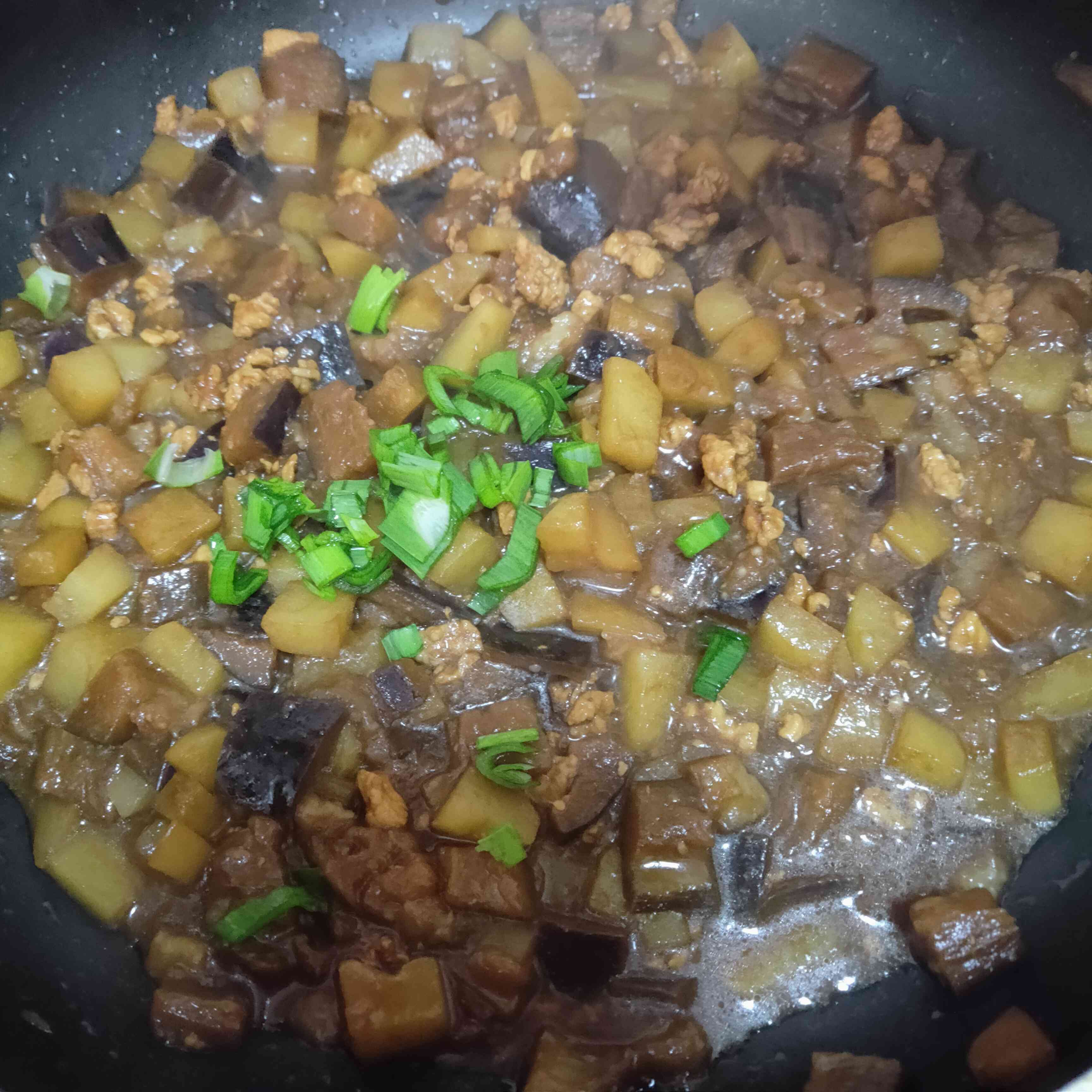 茄子燉土豆的做法-咸鮮味炒菜譜