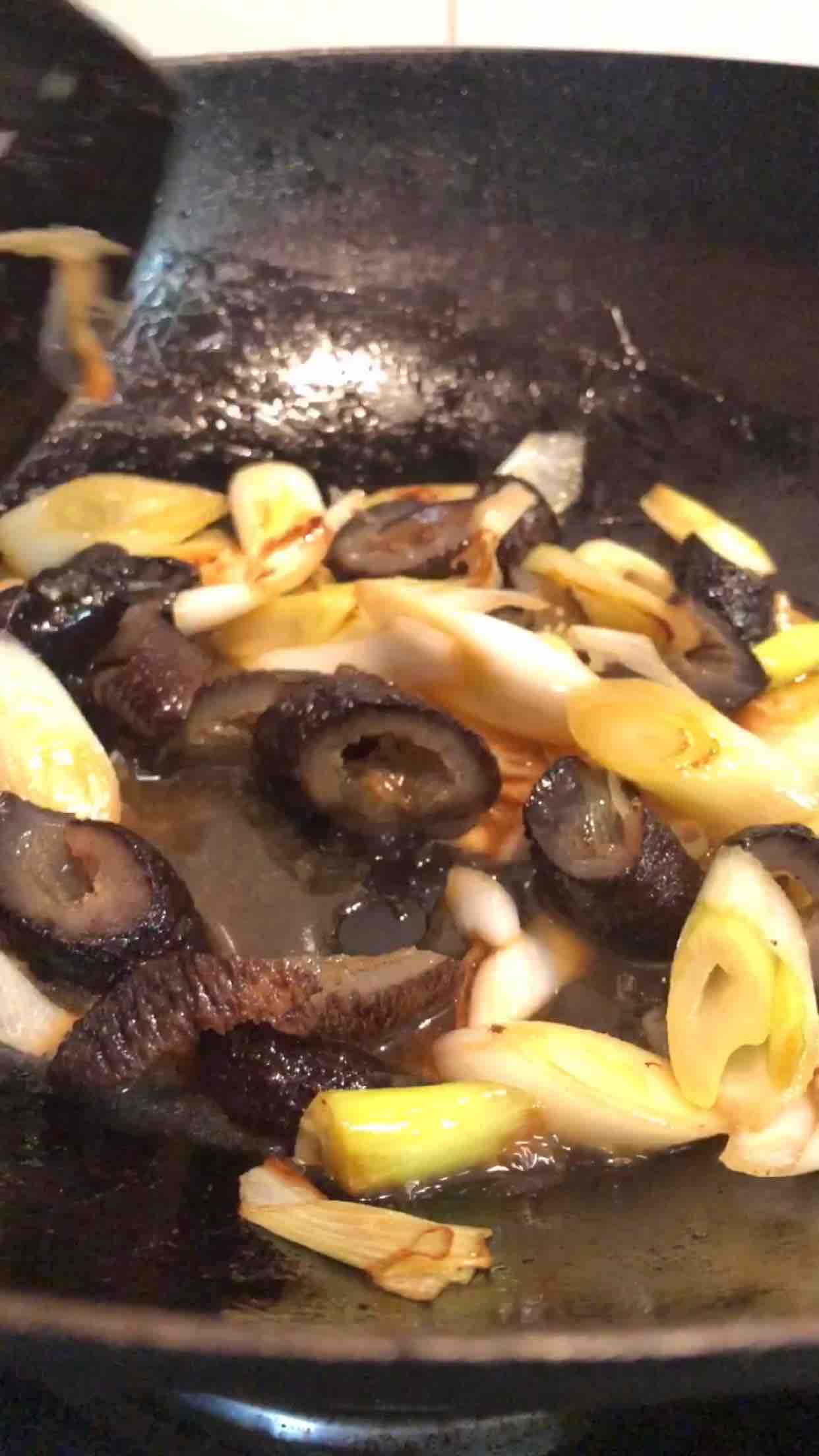 蔥燒海參的做法-家常味燒菜譜