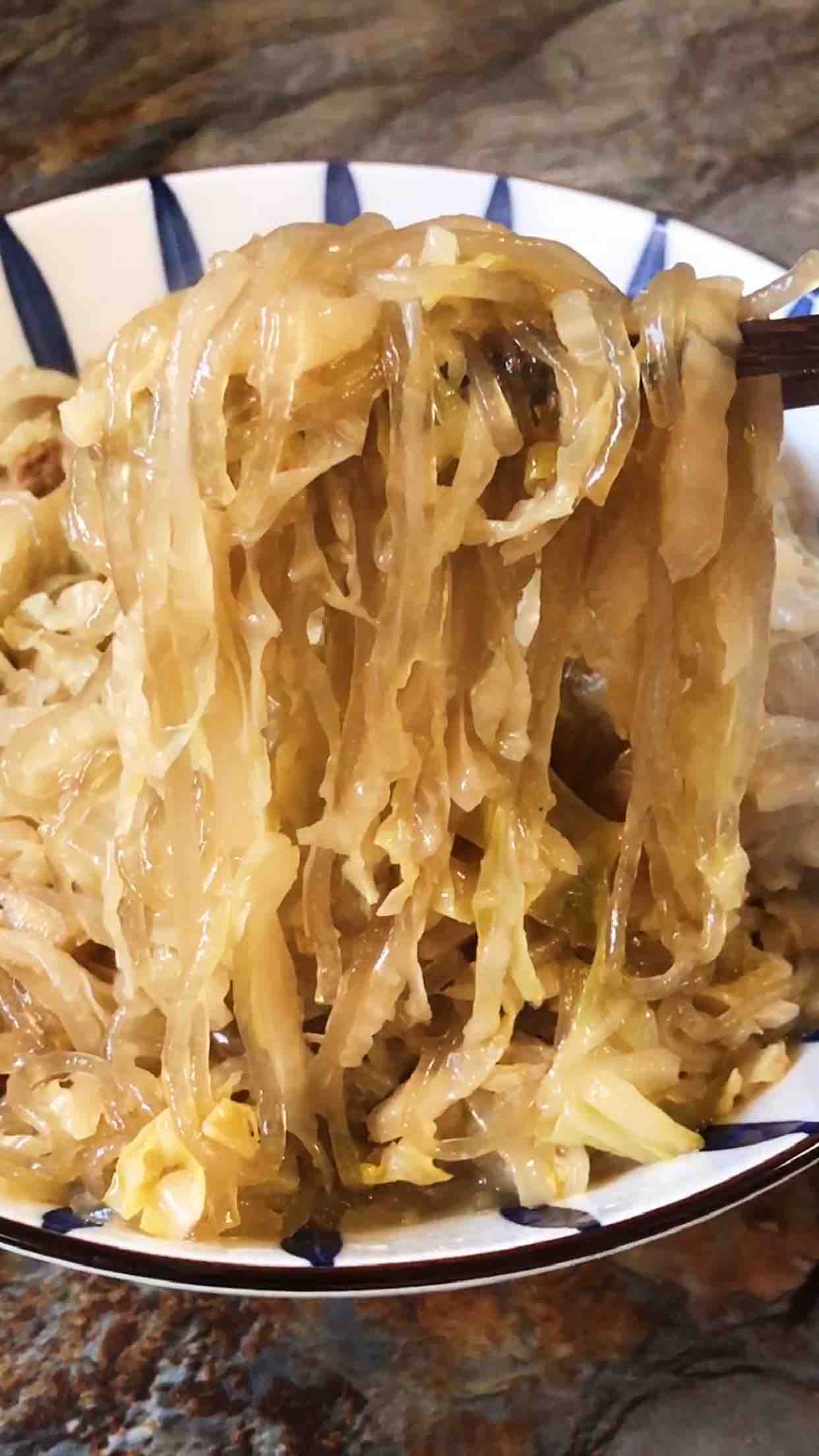 酸菜燉粉條地道東北菜的做法-酸味燉菜譜