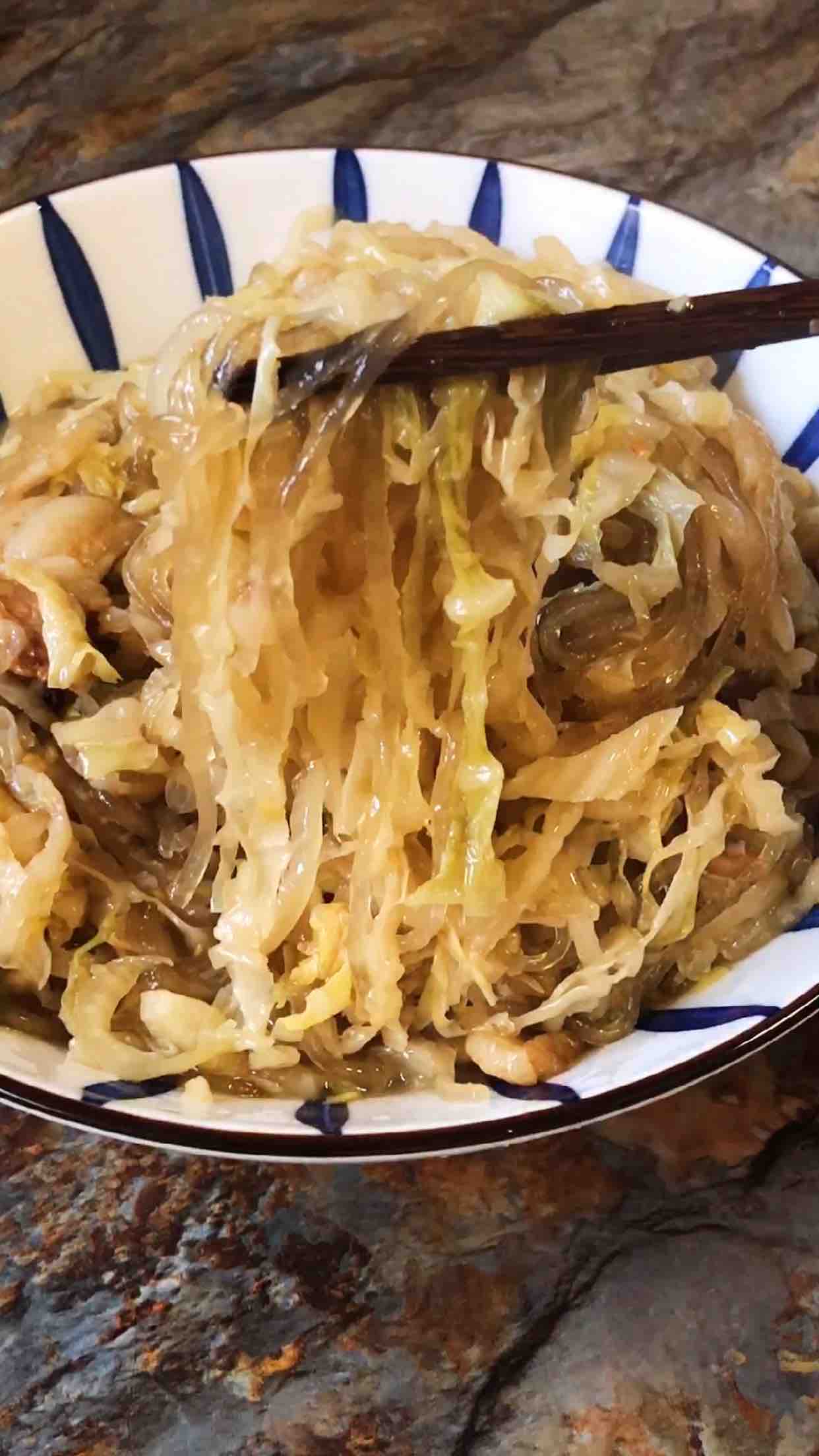 酸菜燉粉條地道東北菜的做法-酸味燉菜譜