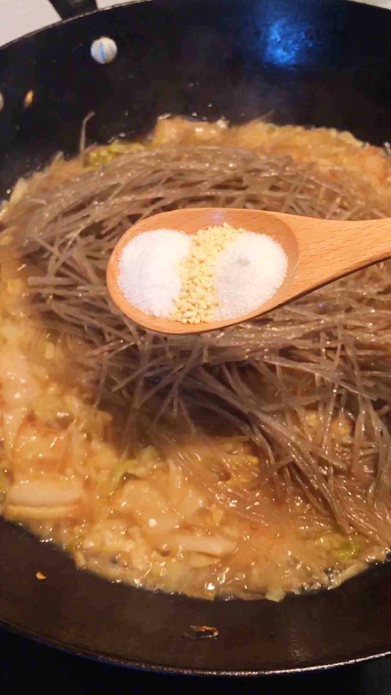 酸菜燉粉條地道東北菜的做法-酸味燉菜譜