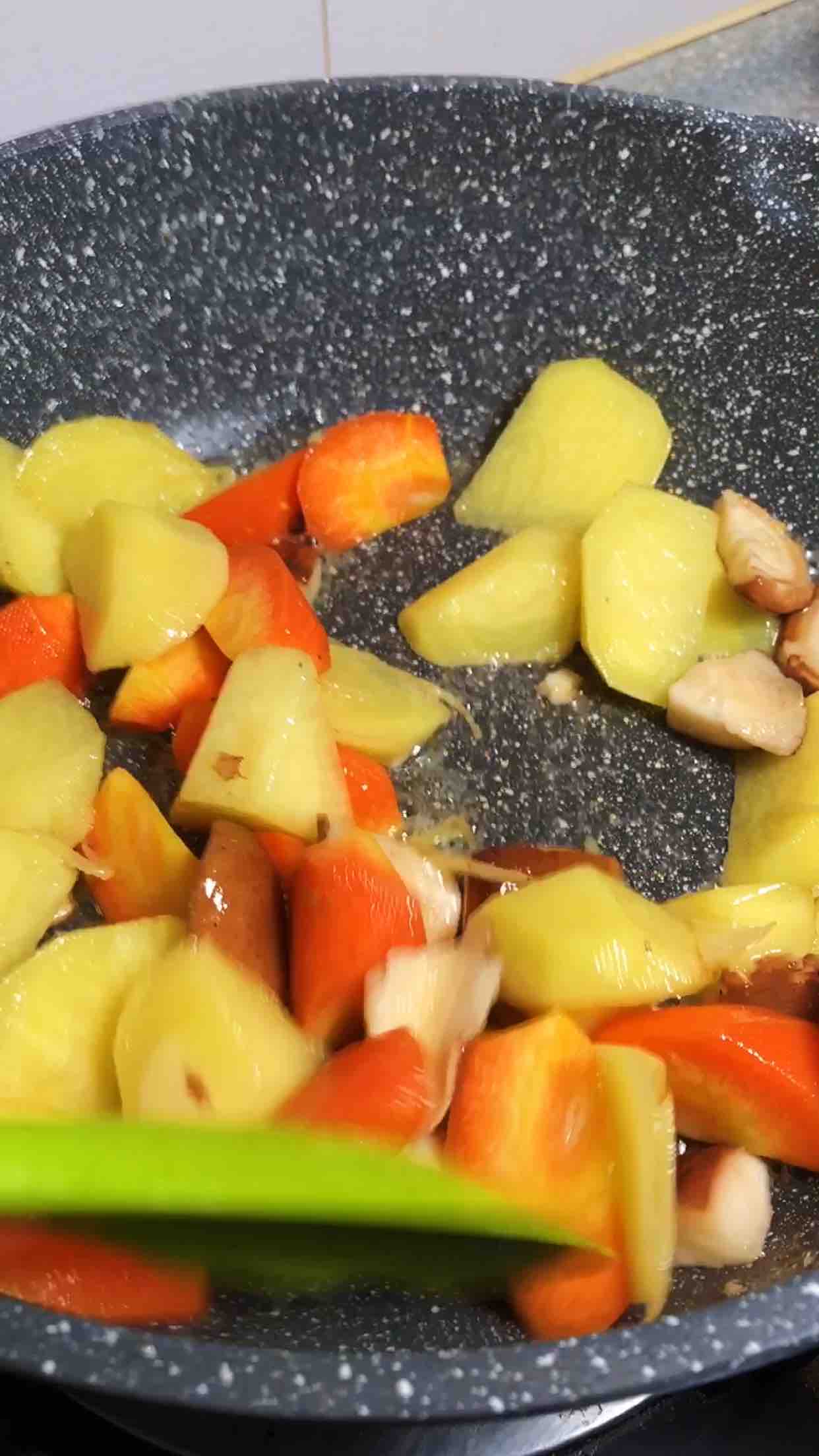 咖喱雞肉飯的做法-咖喱味煮菜譜