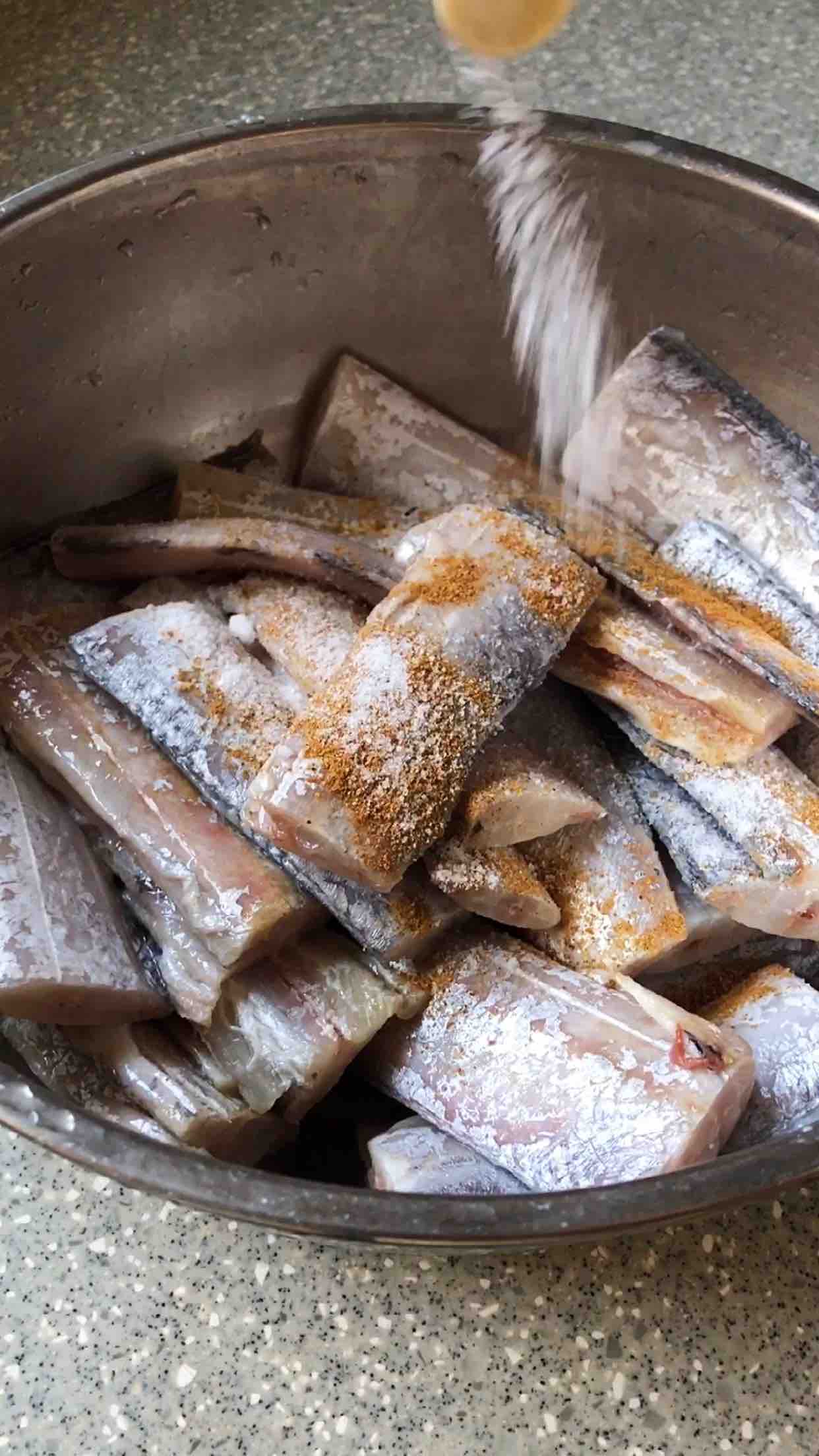 干炸帶魚的做法-魚香味炸菜譜