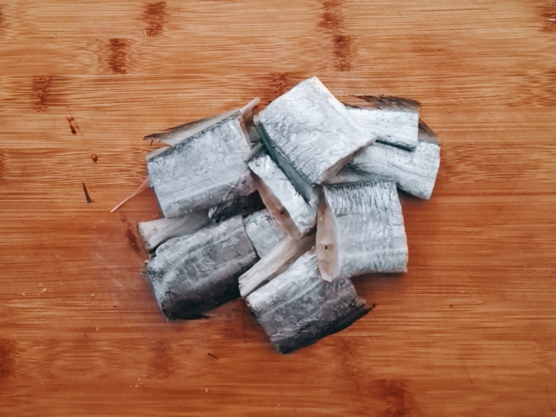 帶魚還可以做成茄汁味,保管家人都愛吃~的做法-茄汁味煎菜譜-易網(wǎng)<a href=http://www.gyfww.com/ target=_blank class=infotextkey>健康養(yǎng)生</a>網(wǎng) 帶魚還可以做成茄汁味,保管家人都愛吃~的做法-茄汁味煎菜譜