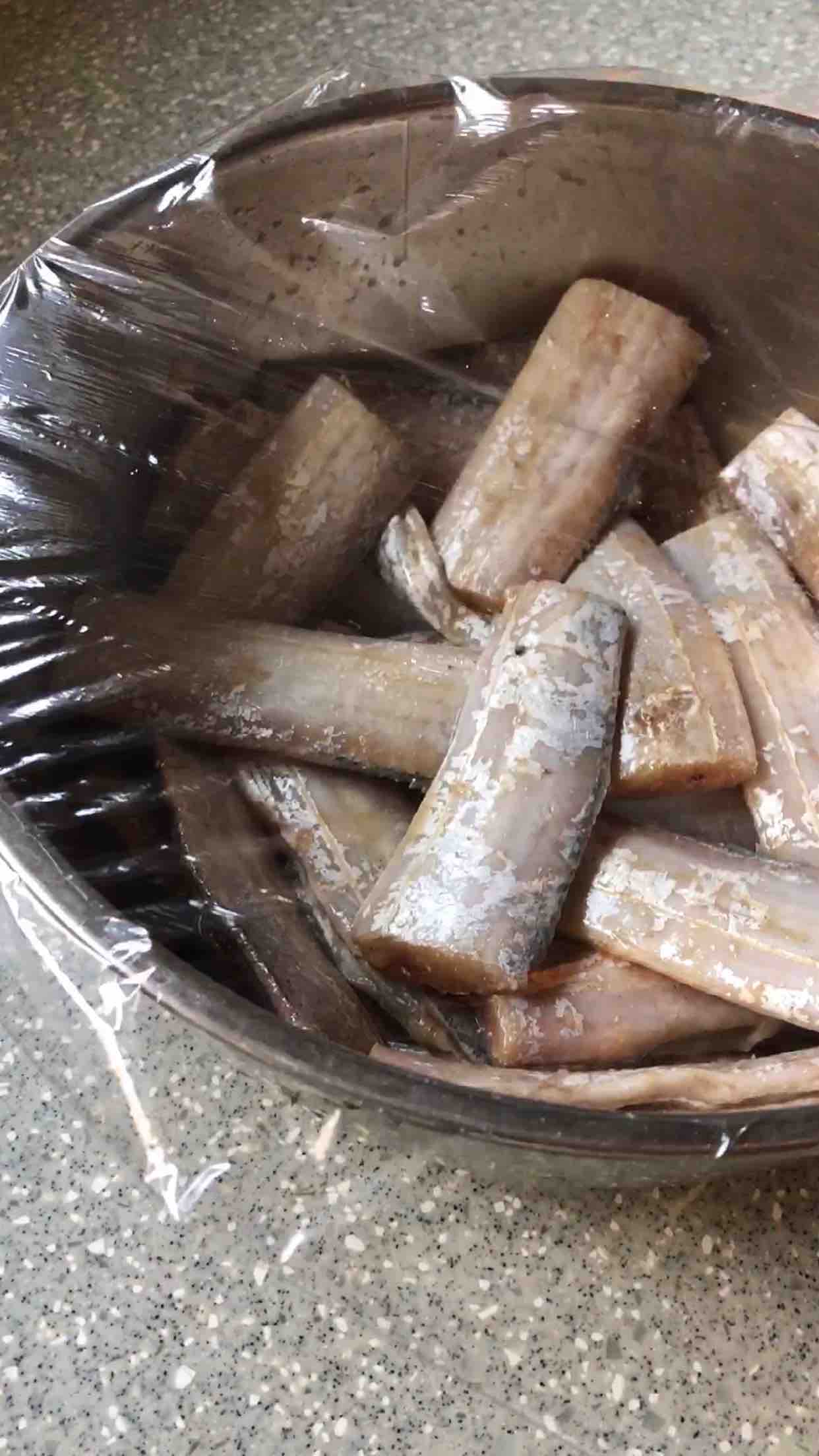 干炸帶魚的做法-魚香味炸菜譜