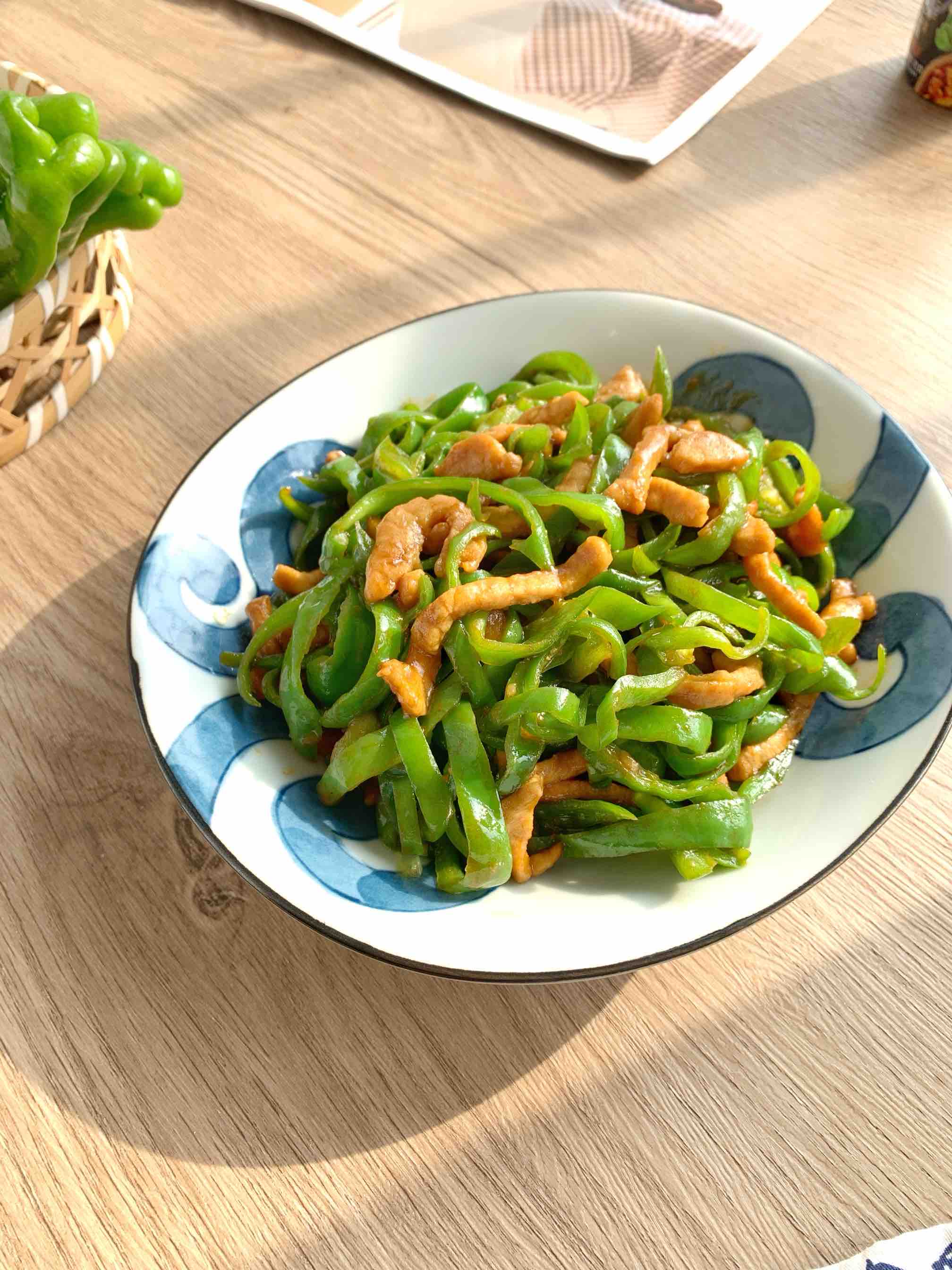 簡簡單單下飯菜:辣椒炒肉的做法-香辣味炒菜譜-易網健康養生網 簡簡單單下飯菜:辣椒炒肉的做法-香辣味炒菜譜