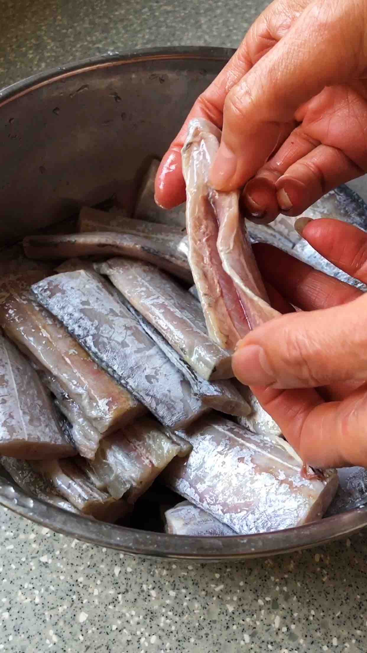 干炸帶魚的做法-魚香味炸菜譜