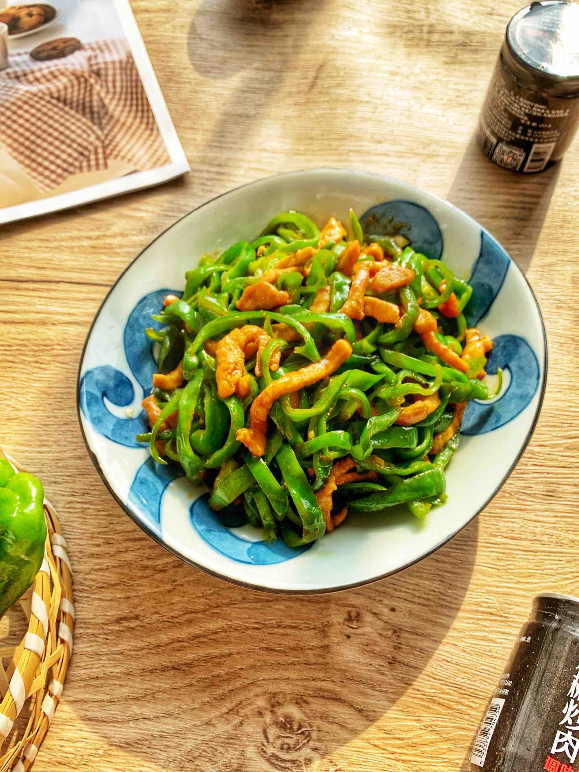 簡簡單單下飯菜:辣椒炒肉的做法-香辣味炒菜譜-易網健康養生網 簡簡單單下飯菜:辣椒炒肉的做法-香辣味炒菜譜