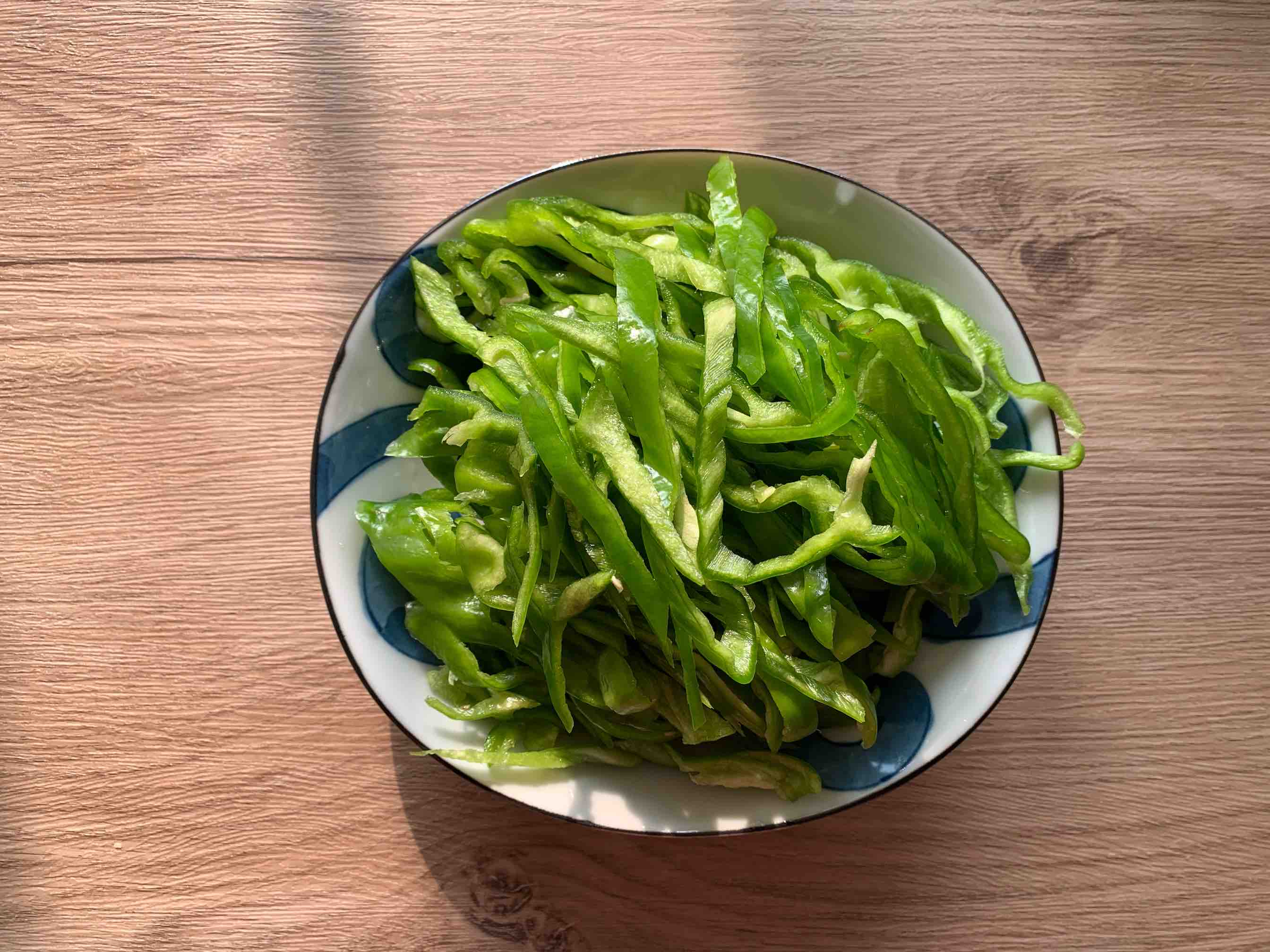 簡簡單單下飯菜:辣椒炒肉的做法-香辣味炒菜譜-易網健康養生網 簡簡單單下飯菜:辣椒炒肉的做法-香辣味炒菜譜