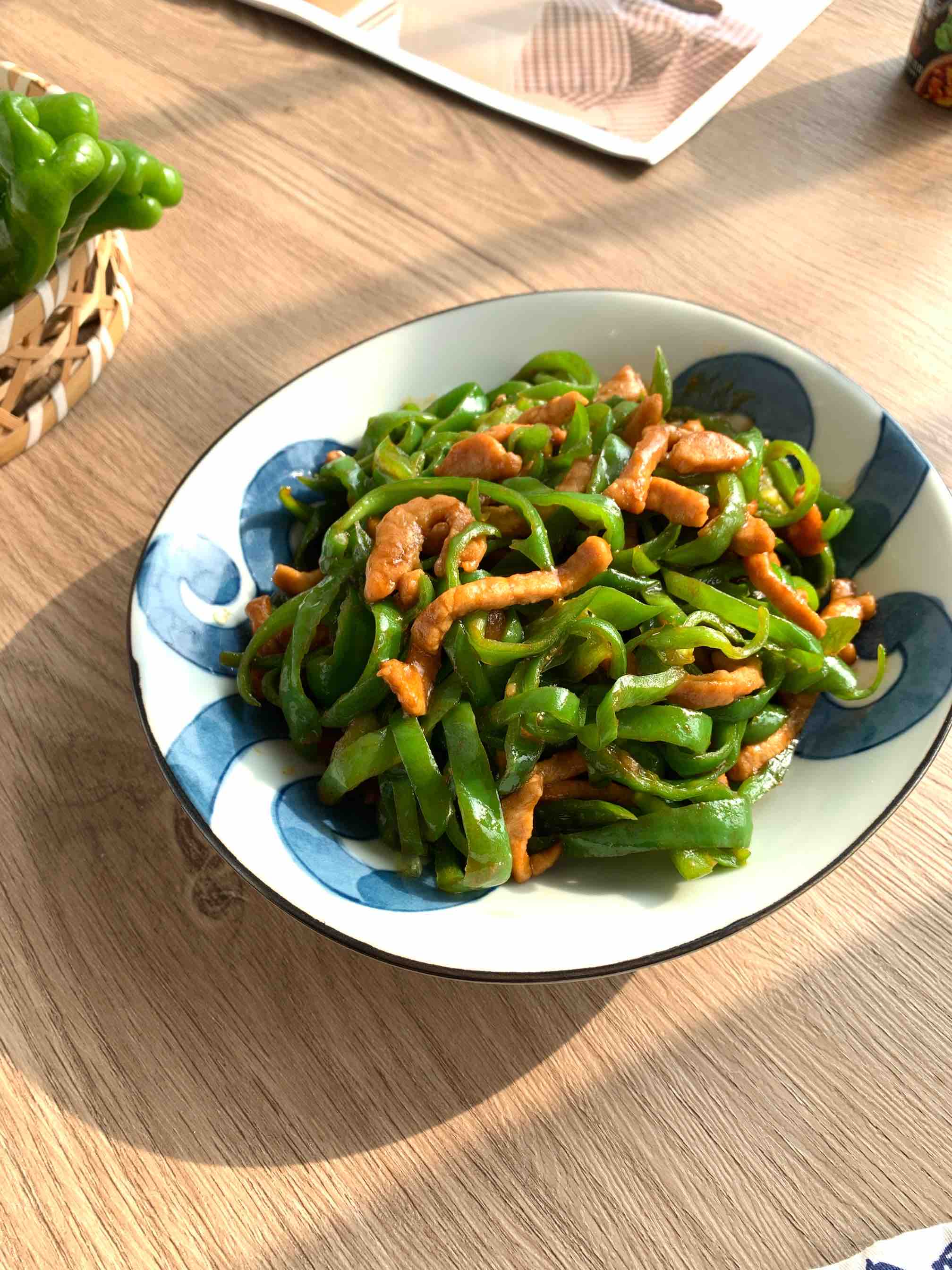 簡簡單單下飯菜:辣椒炒肉的做法-香辣味炒菜譜-易網健康養生網 簡簡單單下飯菜:辣椒炒肉的做法-香辣味炒菜譜