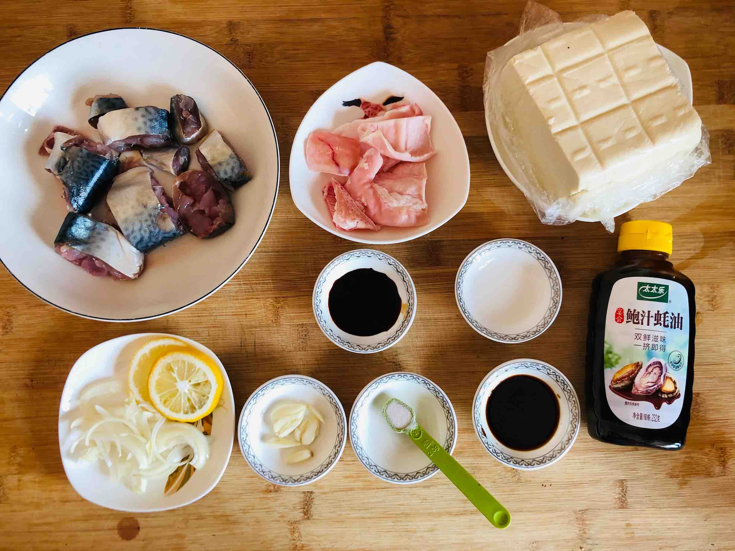 鲅魚燉豆腐的做法-咸鮮味燉菜譜-易網(wǎng)<a href=http://www.gyfww.com/ target=_blank class=infotextkey>健康養(yǎng)生</a>網(wǎng) 鲅魚燉豆腐的做法-咸鮮味燉菜譜