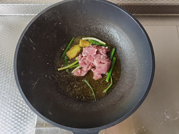 雙菇炒肉絲的做法-咸鮮味炒菜譜