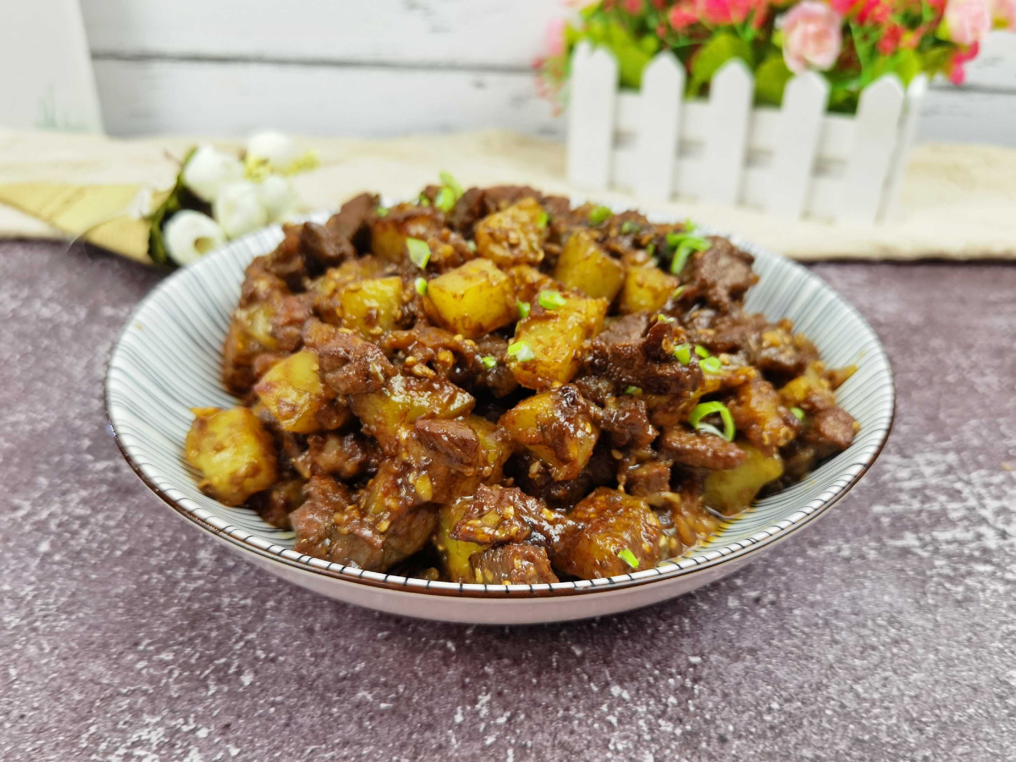 輕松年夜飯－孜然土豆牛肉，燒烤味解饞下酒又下飯的做法-其它口味炒菜譜