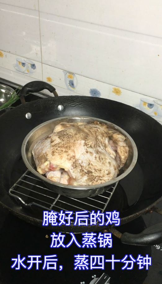 童子雞只需腌一腌，蒸一蒸，淋上蔥油汁，簡單又美味的做法-蔥香味蒸菜譜