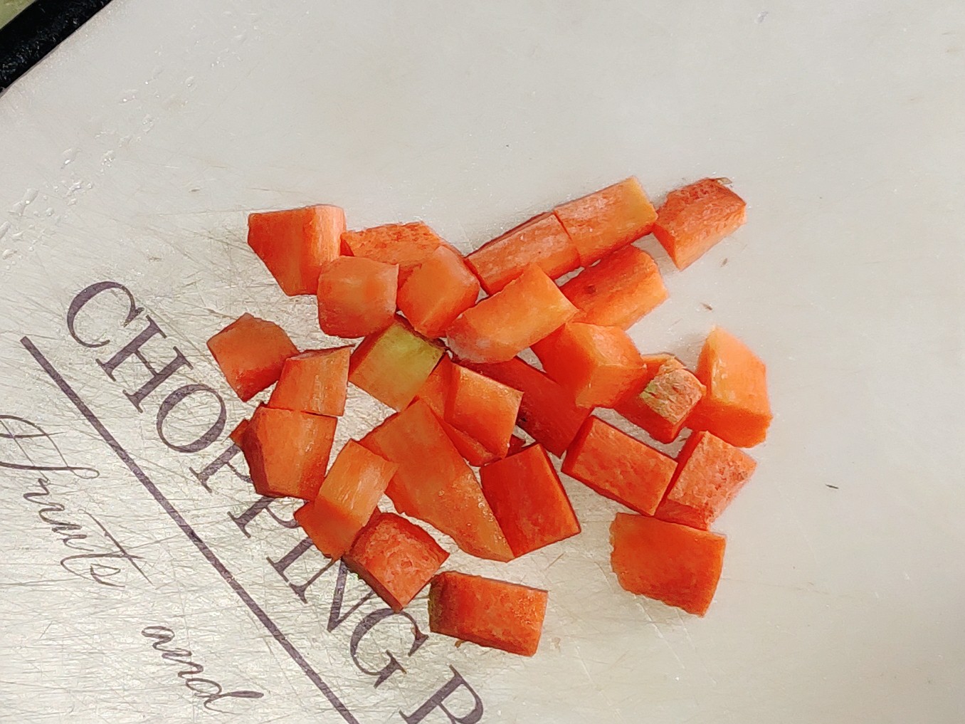 紅而不辣的宮保雞丁的做法-咸鮮味炒菜譜