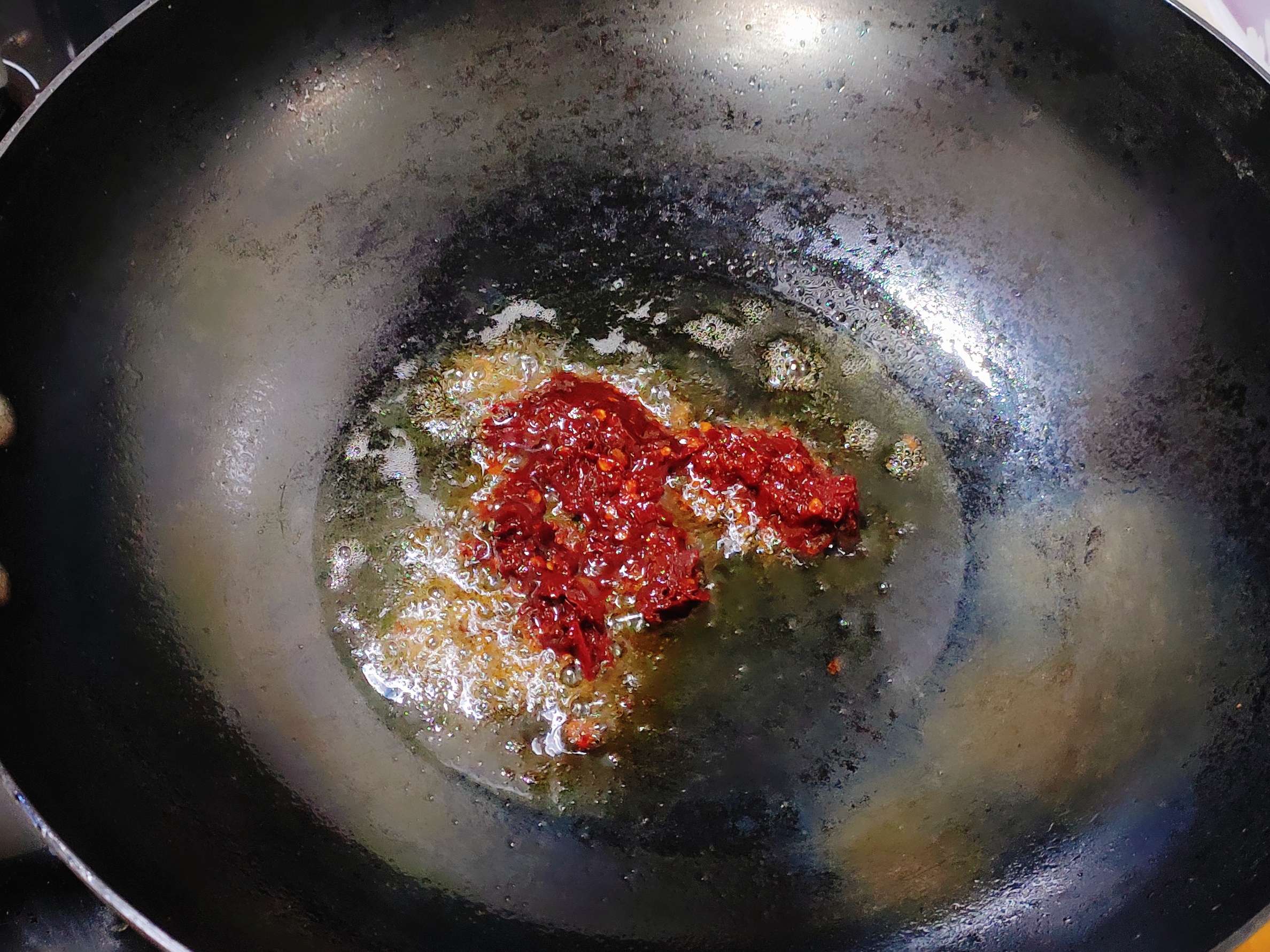 紅而不辣的宮保雞丁的做法-咸鮮味炒菜譜