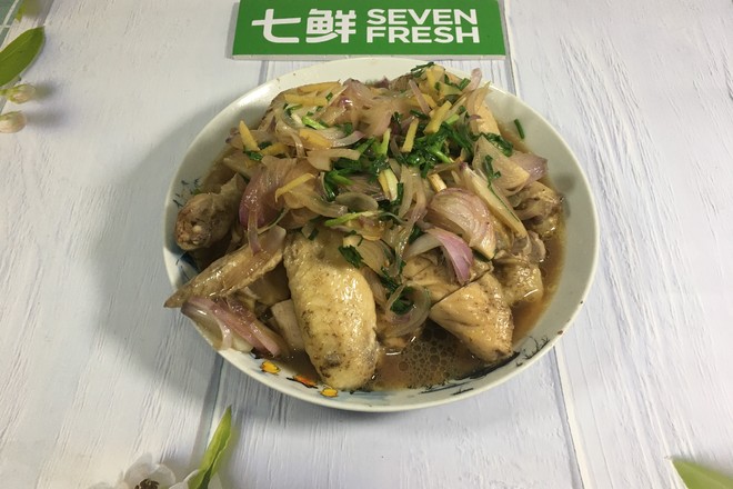 童子雞只需腌一腌，蒸一蒸，淋上蔥油汁，簡單又美味的做法-蔥香味蒸菜譜