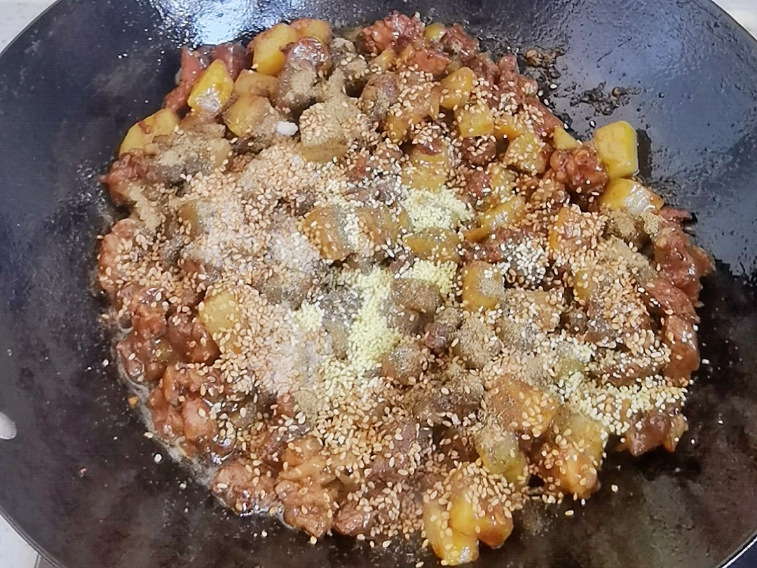 輕松年夜飯－孜然土豆牛肉，燒烤味解饞下酒又下飯的做法-其它口味炒菜譜