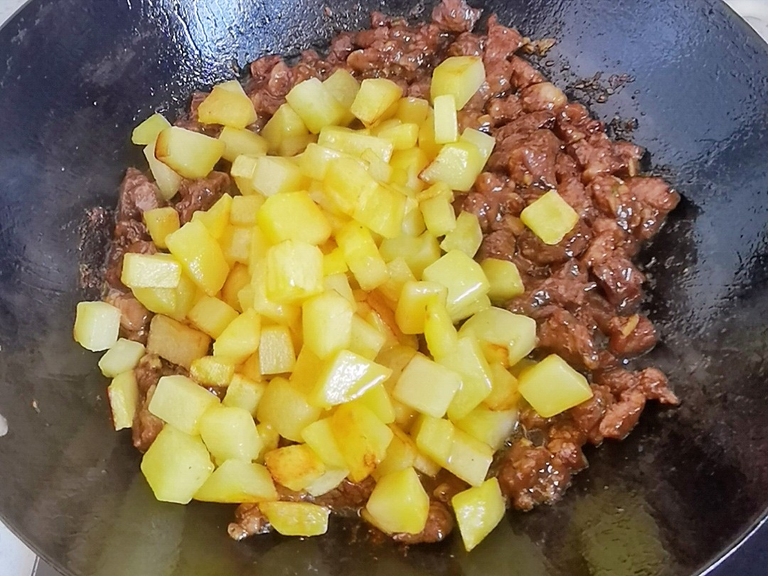 輕松年夜飯－孜然土豆牛肉，燒烤味解饞下酒又下飯的做法-其它口味炒菜譜