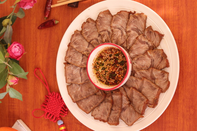 年夜飯必備鹵牛腱子！肉軟有嚼勁，上桌必光盤的做法-咸鮮味鹵菜譜