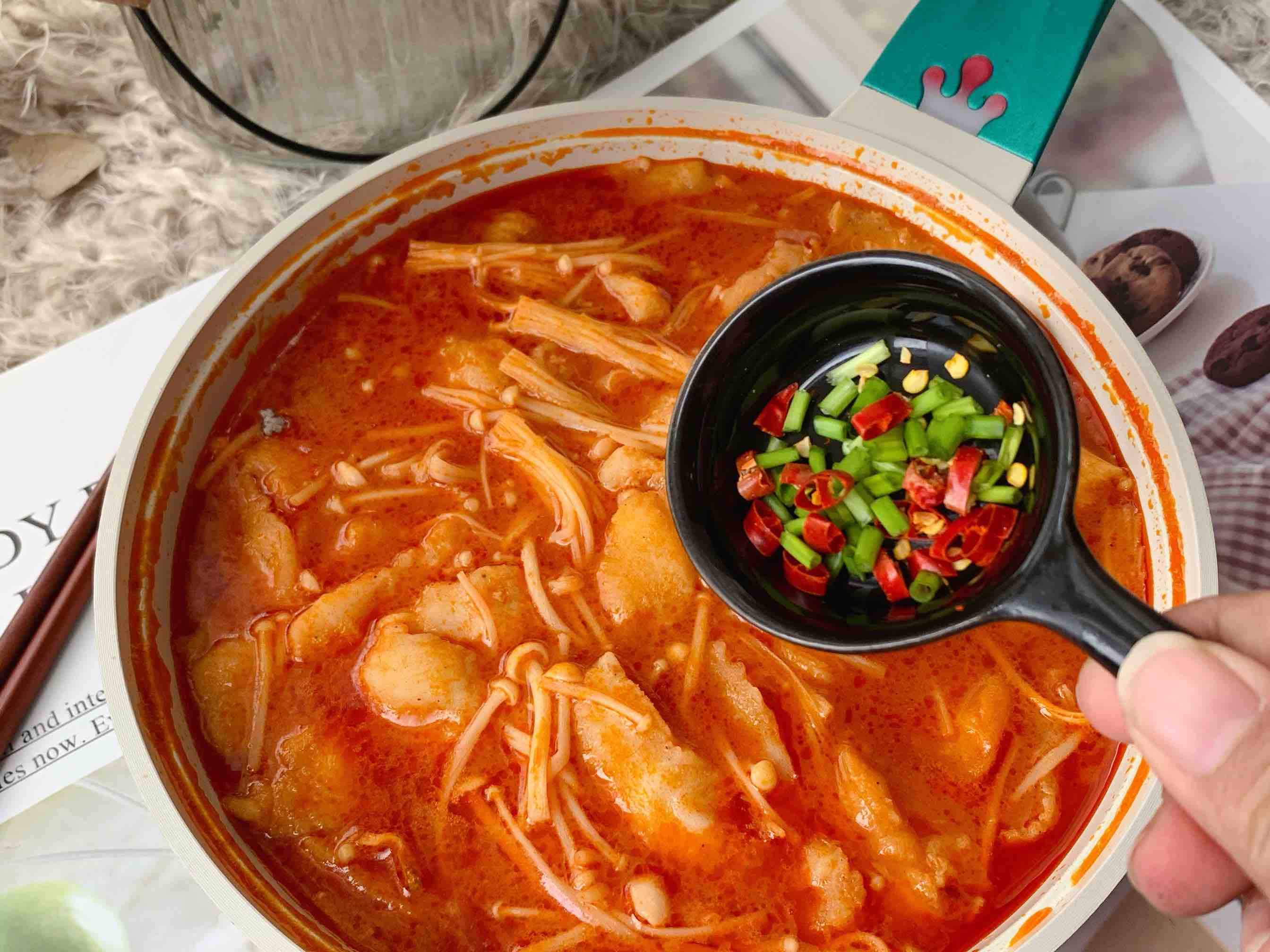 酸湯龍利魚的做法-酸辣味煮菜譜