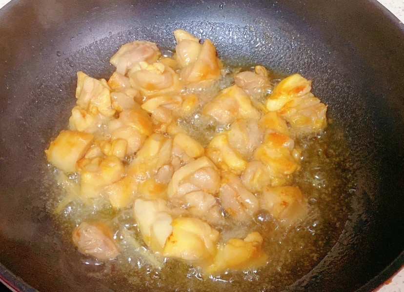 土豆燒雞腿肉的做法-香辣味燒菜譜