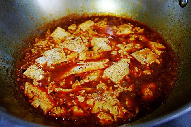 超簡單的麻辣豆腐用火鍋底料做，香辣爽口，無敵下飯菜的做法-麻辣味燉菜譜