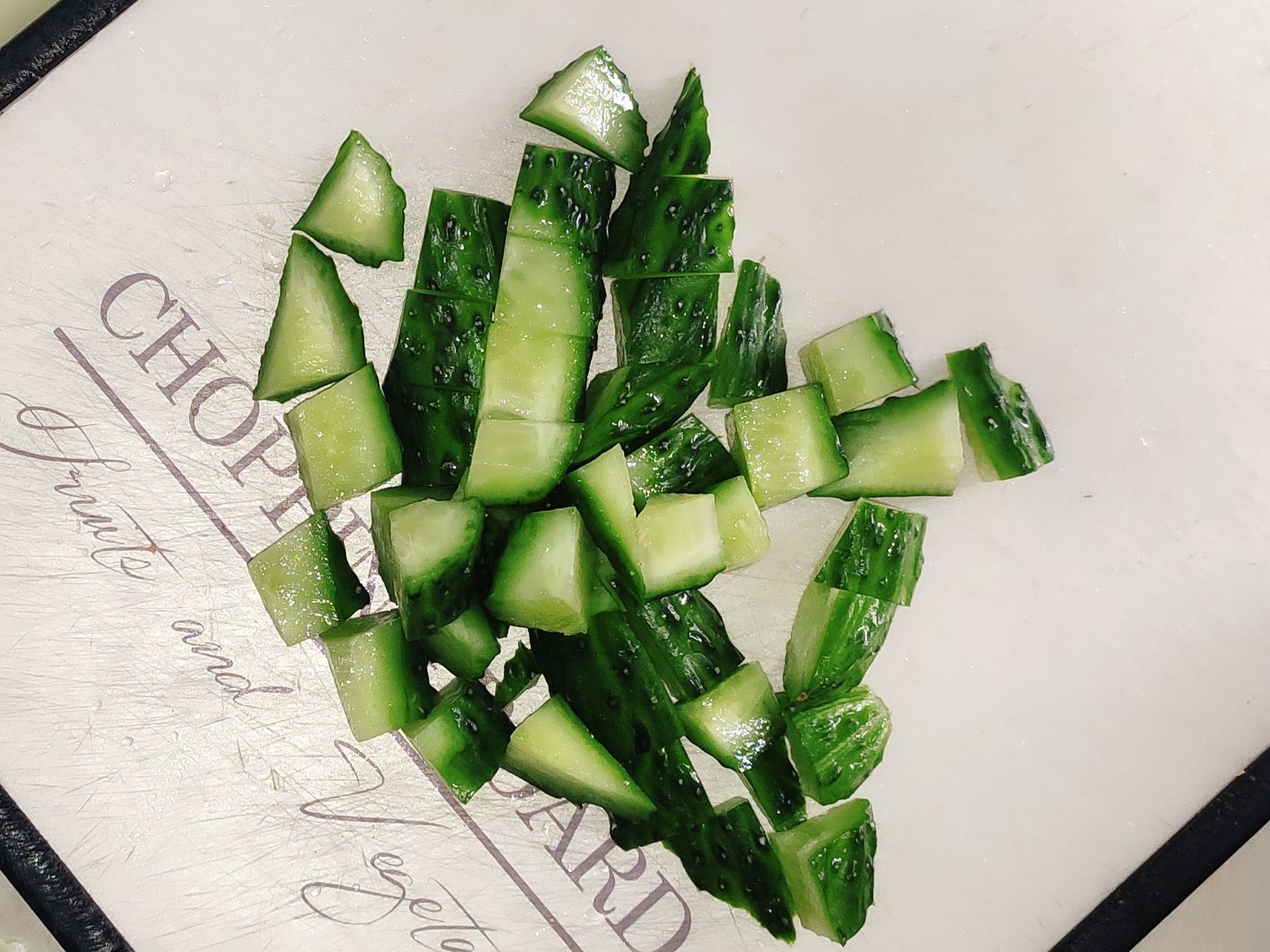 紅而不辣的宮保雞丁的做法-咸鮮味炒菜譜