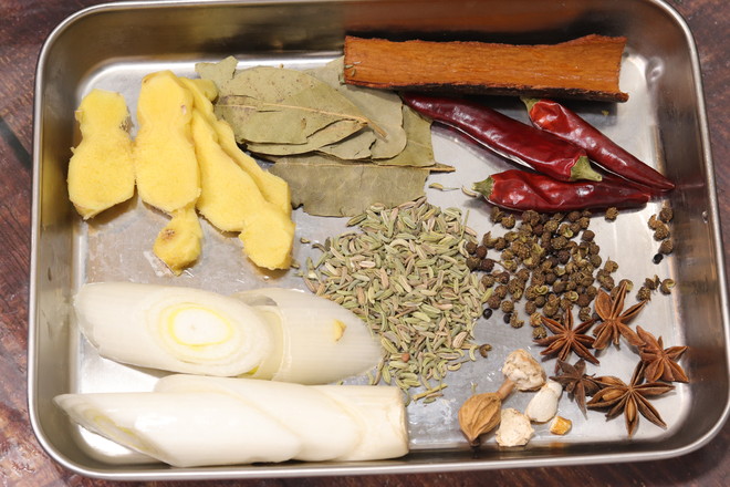 年夜飯必備鹵牛腱子！肉軟有嚼勁，上桌必光盤的做法-咸鮮味鹵菜譜