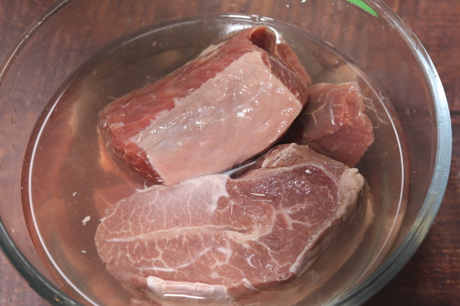 年夜飯必備鹵牛腱子！肉軟有嚼勁，上桌必光盤的做法-咸鮮味鹵菜譜