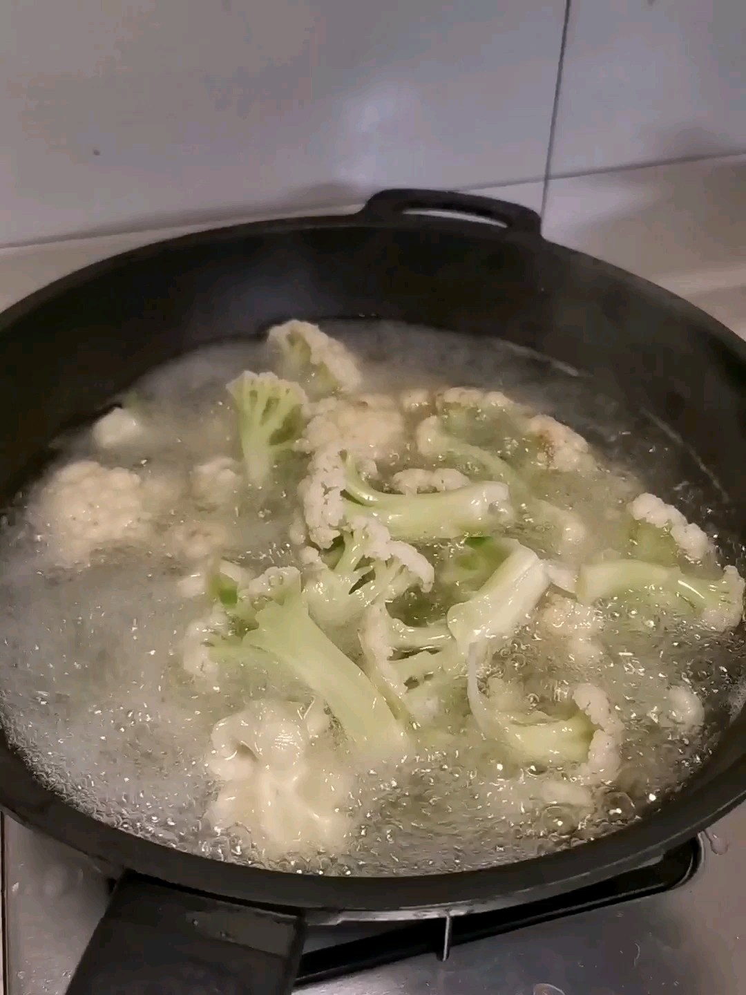 咸肉炒花菜的做法-咸鮮味燒菜譜