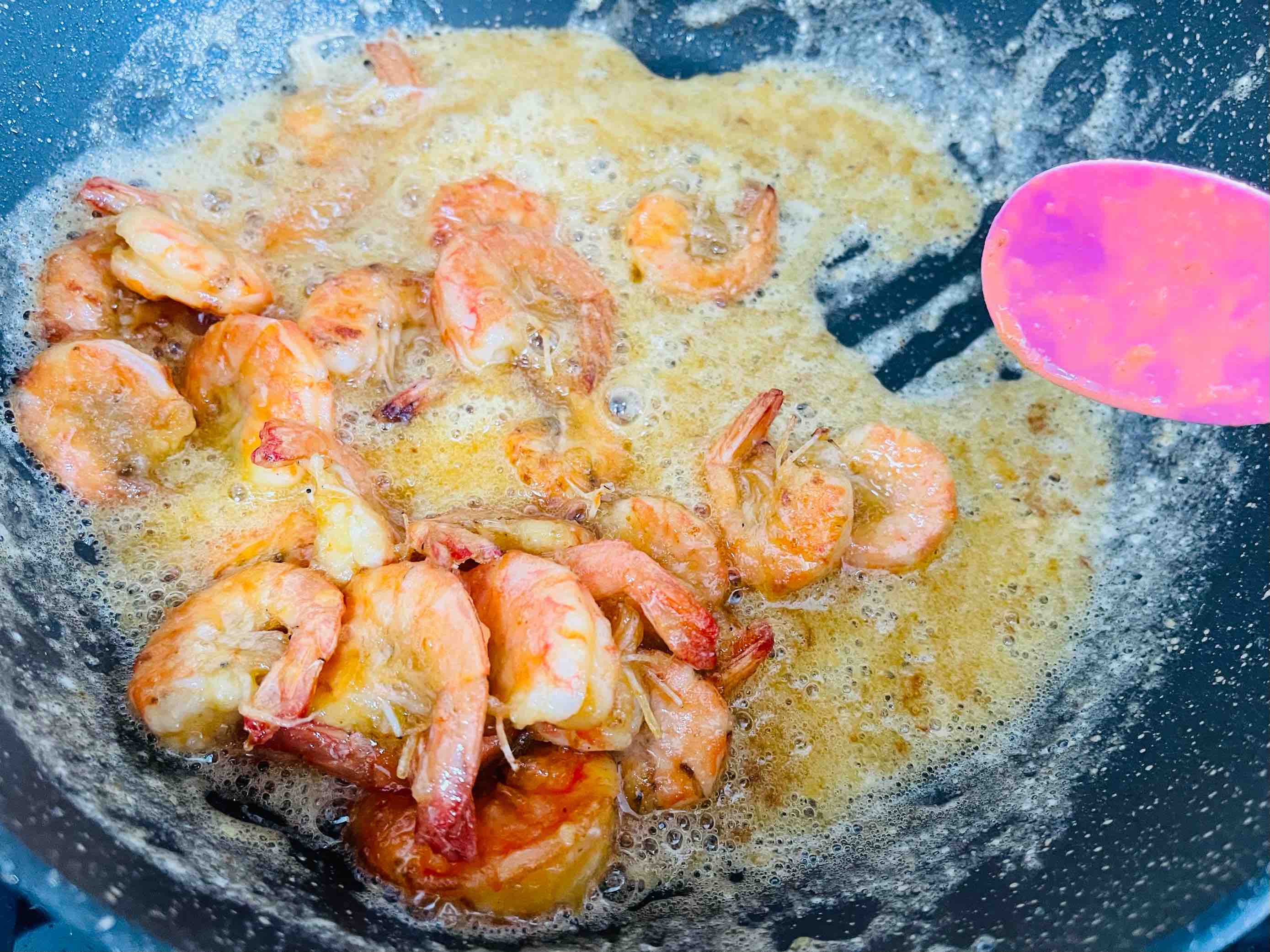 咸香酥脆的咸蛋黃脆皮蝦的做法-咸鮮味煎菜譜