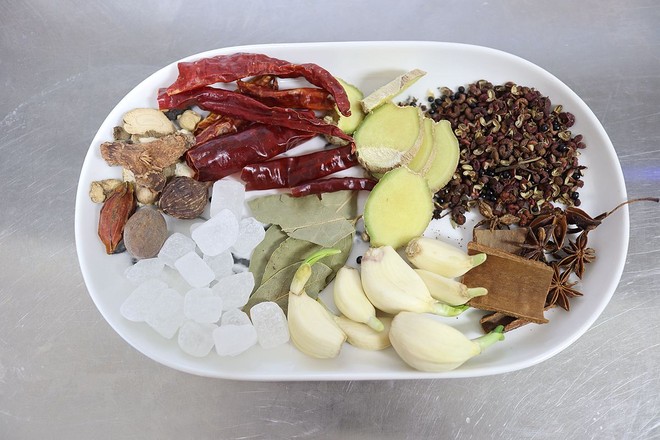 鹵鴨脖鴨翅的做法-家常味鹵菜譜