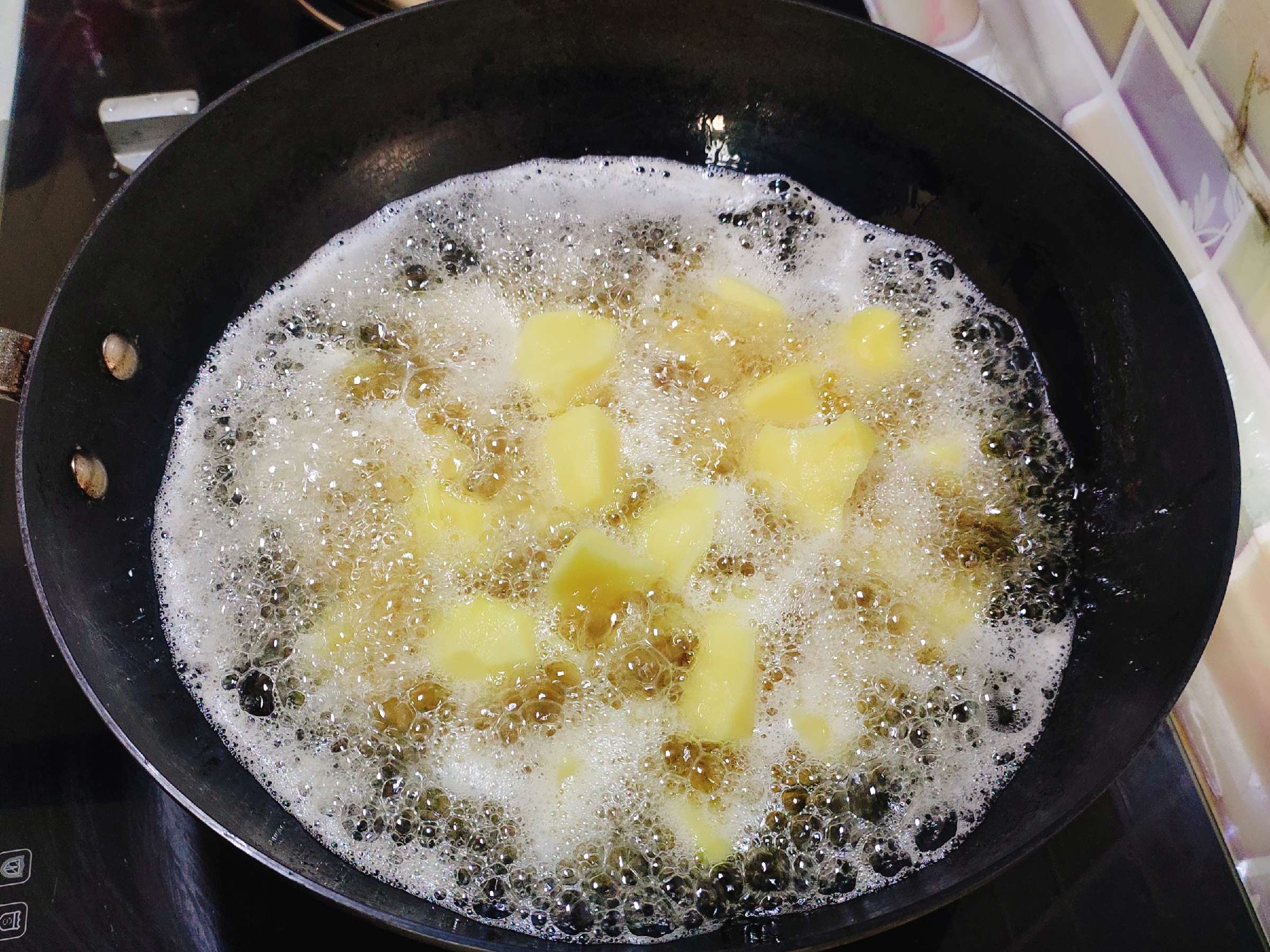 拉出長絲的拔絲土豆的做法-甜味其它工藝菜譜-易網健康養生網 拉出長絲的拔絲土豆的做法-甜味其它工藝菜譜