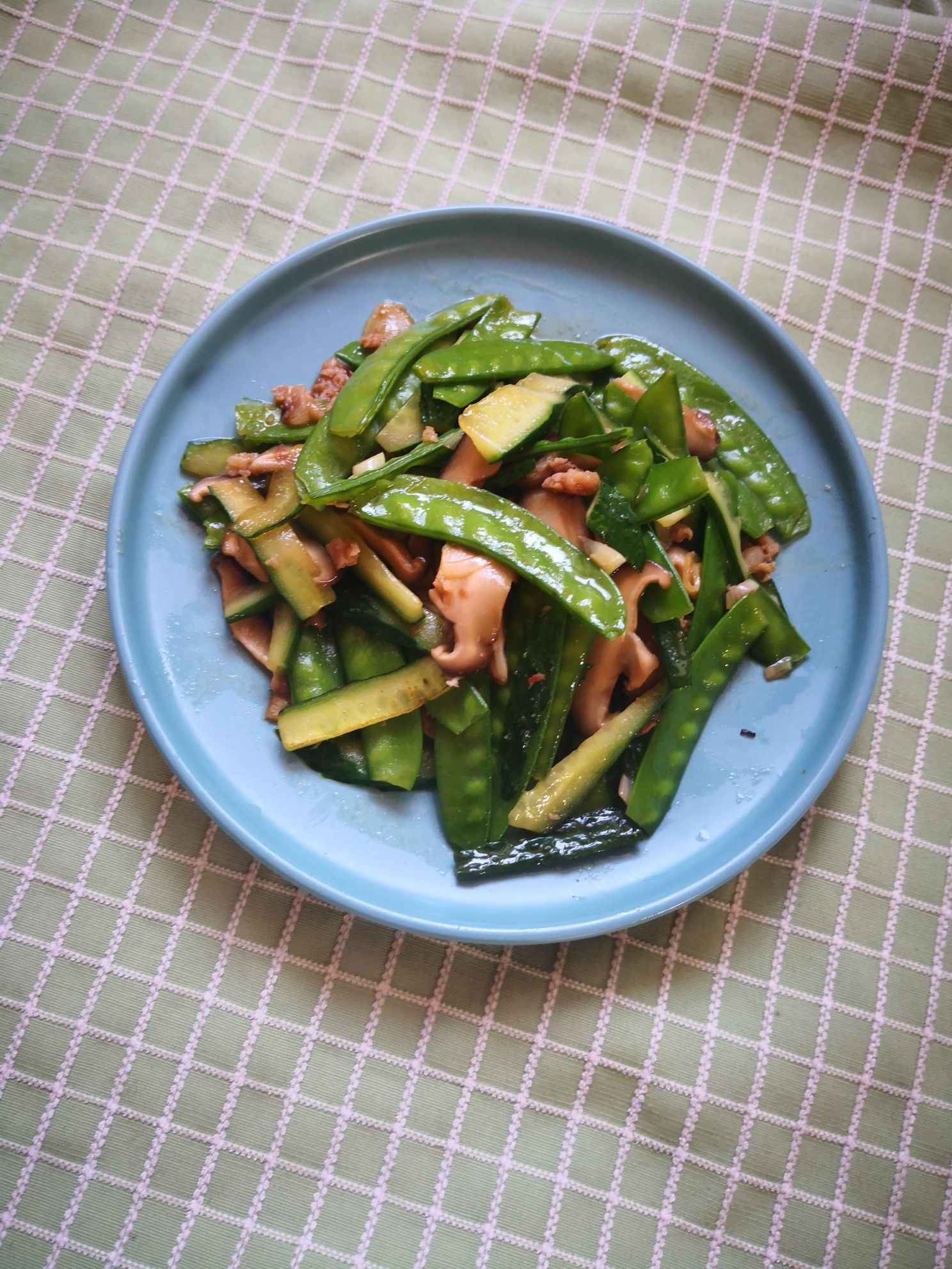 黃瓜片炒荷蘭豆的做法-家常味炒菜譜