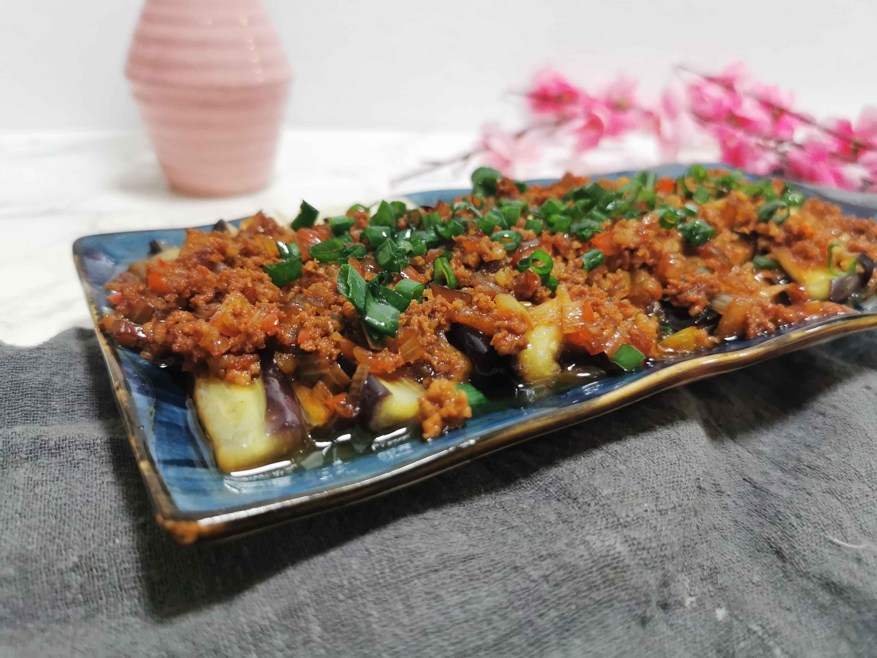 茄子不要油炸了,蒸著吃才更健康:肉沫蒸茄子的做法-咸鮮味蒸菜譜-易網健康養生網 茄子不要油炸了,蒸著吃才更健康:肉沫蒸茄子的做法-咸鮮味蒸菜譜